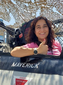 Stephanie in Maverick Jet wearing a pink FullStory t-shirt, with thumbs up.